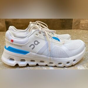 On Cloudrunner 2 Women’s Sz 8 Like New Preowned!!